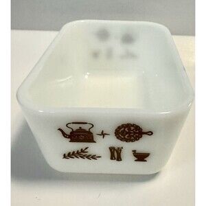 Pyrex loaf Glass Amish Americana 1 1/2Pt Ovenware 0502 Made In USA trade Mark 29